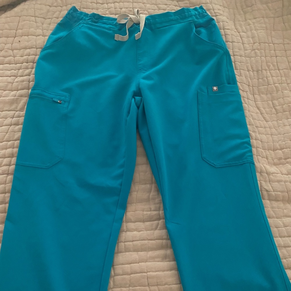 Figs Teal yola skinny scrub pant size medium.  Smoke free, pet free home.